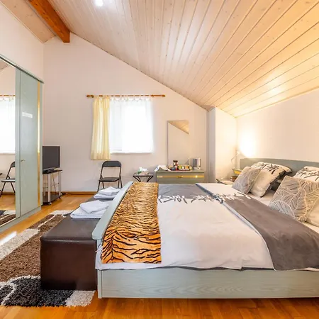 Guest A La Maison De La Port-Valais