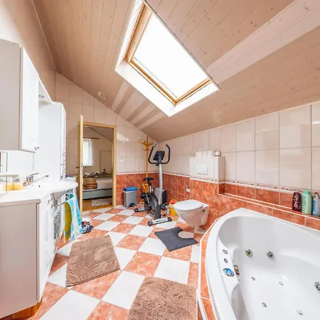 Guest A La Maison De La