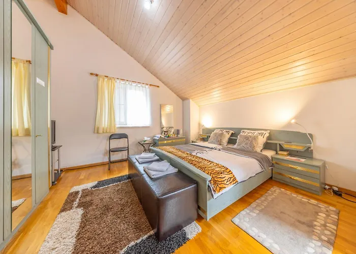 Guest A La Maison De La